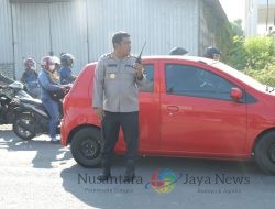 Kapolres Gresik AKBP Arief Kurniawan langsung Bantu Mengurai Kemacetan di Jalan Raya Manyar
