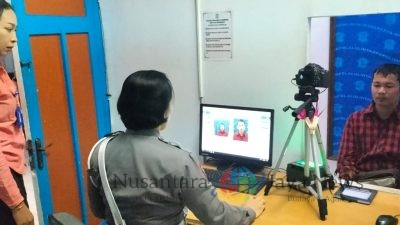 Petugas Polres Bangli layani Masyarakat penerbitan SIM dengan Humanis