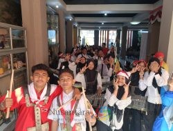 Sambut HUT RI ke-79, Siswa-siswi SMP Muhammadiyah 1 Surabaya Pawai Gunakan Atribut Merah Putih