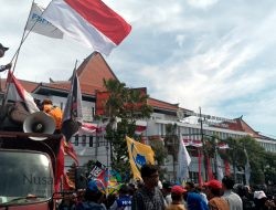 Gedung DPRD Jatim Dikepung, Mahasiswa Tuntut Penolakan Putusan MK