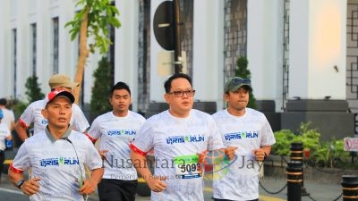 Meriah! 1.600 Pelari Bersaing di Surabaya QRIS Run 2024, Dilepas Langsung oleh Pj. Gubernur Adhy