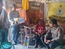 Polsek Gilimanuk Gelar Program “Minggu Kasih”, Berikan Bantuan kepada Lansia Kurang Mampu di Penginuman