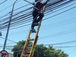PLN Icon Plus Laksanakan Perapihan Kabel di Tiang PLN Bersama Pemerintah Kota Surabaya, Guna menjaga Estetika Kota dan Keandalan Jaringan