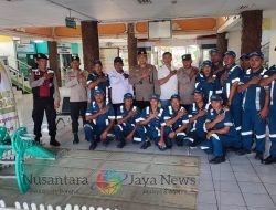 Kapolsek Gilimanuk Adakan Program Jumat Curhat Bersama Cleaning Service Pelabuhan