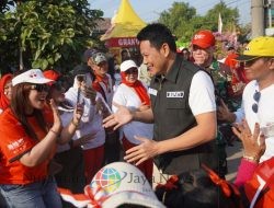 Peringati HUT RI ke 79, Plt. Bupati Sidoarjo Berangkatkan Jalan Sehat di Desa Tempel, Krian