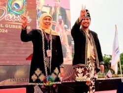 Khofifah-Emil Berpakaian Mojopahit, Ajak Masyarakat Jaga Kedamaian Pilgub Jatim 2024