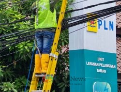 PLN Icon Plus Melakukan Perapihan Kabel di Tiang PLN di depan Kantor PLN ULP Taman – Sidoarjo, Upaya Jaga Estetika dan Keandalan Jaringan