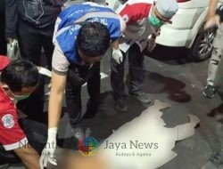 Pemotor Wanita Tewas Usai Tabrak Trotoar dan Tertabrak Truk di Jalan Moestopo Surabaya