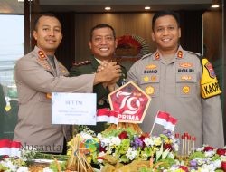 Tingkatkan Sinergisitas TNI-Polri, Polres Kediri Kota Beri Kejutan di Hari Ulang Tahun Ke-79 TNI
