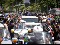 Presiden Prabowo Subianto Gunakan Mobil Buatan Dalam Negeri Saat Melintasi Bundaran HI Usai Pelantikan