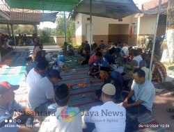 Warga Dusun Banjarsari Desa Kedunglengkong Kenduri Bareng Gus Dulloh di Makam Mbah Sentono
