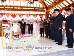Momen Sakral Jelang HUT Ke-79, Pj. Gubernur Jatim Ziarah ke Makam Gubernur Soerjo