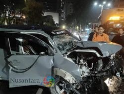 Diduga Mabuk, Pengendara Fortuner Tabrak Pemotor di Depan SMA Trimurti Surabaya