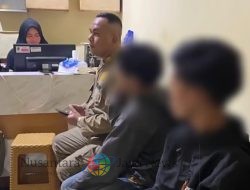 Satpol PP Amankan Dua Muda-Mudi Pesta Miras di Taman Apsari