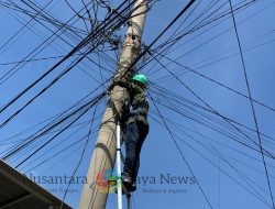 Demi Keindahan Kota, PLN Icon Plus Menata Kabel Di Tiang PLN Kota Pasuruan