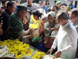 Dua Menteri Kunjungi Pasar Dukuh Kupang Surabaya, Pantau Harga dan Bagikan Sembako