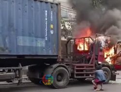 Kepala Truk Kontainer Terbakar di Jalan Perak Timur Surabaya, Api Berhasil Dipadamkan