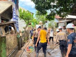 Peduli Warga Korban Banjir, Samapta Polres Dompu Bhaksos di Kelurahan Potu