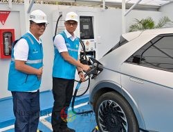 Sambut Nataru, Dirut PLN Tinjau SPKLU Bandung Pastikan Seluruh Infratruktur EV Siap Layani Masyarakat 24 Jam