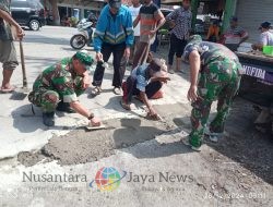 Gotong Royong Perbaiki Jalan Rusak di Blega Mudung, Masyarakat Bersama TNI-Polri Turun Tangan
