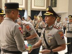 Sertijab Kapolres Gresik : Tongkat Komando dari AKBP Arief Kurniawan Beralih ke AKBP Rovan Richard Mahenu