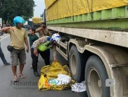 Mencoba Mendahului Truck, Pemotor Wanita Tewas Tertindas di Trosobo Sidoarjo