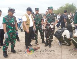 Pangdam Zamroni Pimpin Prajurit Udayana Bersihkan Pantai Kuta