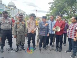 2 Kelompok Mahasiswa Unjuk Rasa Di Depan Kantor Pemda Dompu
