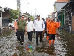 Plt. Bupati Sidoarjo Bersama Pj. Gubernur Jatim Susuri Sungai Mbah Gepuk untuk Atasi Banjir di Candi
