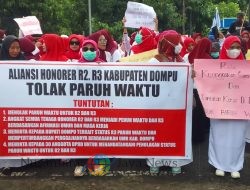 Aliansi Honorer R2 dan R3 Kabupaten Dompu Gelar Unjuk Rasa di Halaman DPRD,”Tolak Paruh Waktu.”