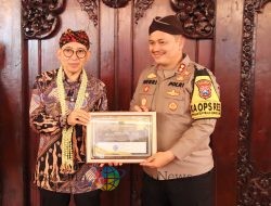 Kapolres Sumenep Terima Penghargaan dari Menteri Kebudayaan RI sebagai Kapolres Pertama Penyelenggara Pameran Pusaka