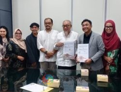 Kesepakatan Kerjasama Stikosa AWS dengan Fisip Unair