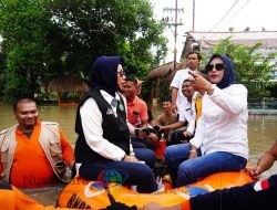 Wabup dan Ketua TP PKK Sidoarjo Kunjungi Korban Banjir di Krian dan Porong