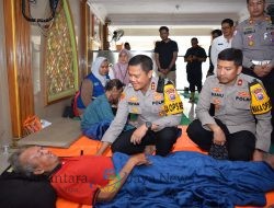 Kapolres Gresik Terjun Langsung Salurkan Bantuan Sosial untuk Warga Terdampak Banjir di Driyorejo