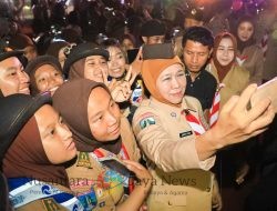 Gubernur Khofifah Serukan Pramuka Lebih Produktif dan Kontributif di Peringatan Hari Kepanduan