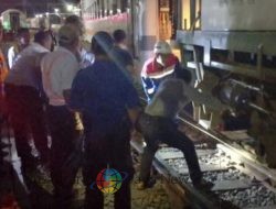 Petugas KAI Stasiun Kota Surabaya Tewas Tertabrak Kereta Saat Hendak Tarawih