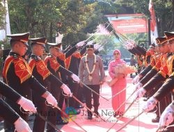 Tradisi Pedang Pora dan Reog Ponorogo Warnai Penyambutan Irjen Pol Drs Nanang Avianto,M.Si Sebagai Kapolda Jatim