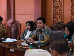 Bupati Sidoarjo Pimpin Rapat Koordinasi Perbaikan Jalan: Targetkan Rampung Sebelum Idulfitri 1446 H