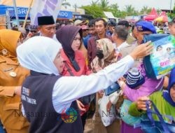 Khofifah Berangkatkan Ratusan Pemudik Gratis Jalur Laut dari Situbondo ke Pulau Raas