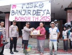 Peduli Korban Banjir, Polres Gresik Salurkan Bantuan Kebutuhan Pokok untuk Warga Desa Boboh