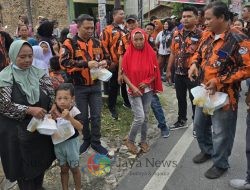Warga Penerima Takjil Gratis Doakan Ketua PAC PP Medan Tuntungan Sehat Selalu, ‘Berbagi Kepada Sesama’