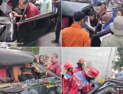 Kecelakaan R4 vs Colt Diesel di Depan Pasar Gresikan, Satu Pengemudi Alami Cedera