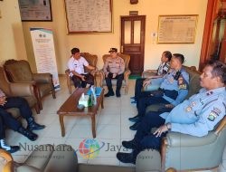 Kapolsek Kutsel Sambangi Kantor Desa Kutuh Bahas Kamtibmas dan Persiapan Hari Raya