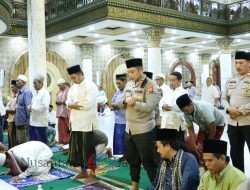 Kapolres Bangkalan Gelar Shalat Tarawih Bersama dengan Warga Jalin Silaturahmi