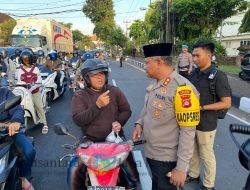 Kapolres Badung Berbagi Takjil Ciptakan Kebersamaan di Bulan Ramadhan