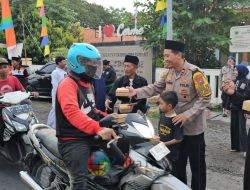 Gresik Guyub Rukun, Polsek Cerme Gelar Bagi Takjil dan Buka Bersama Perguruan Silat
