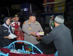 Polres Pasuruan Gandeng Mahasiswa Gelar SOTR Sembari Berbagi Makan Sahur Untuk Warga
