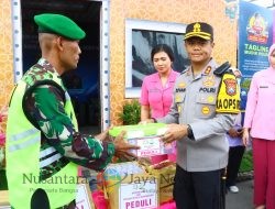 Kapolres Gresik bersama Ketua Bhayangkari Kunjungi Pos Pengamanan dan Pos Pelayanan beri apresiasi petugas