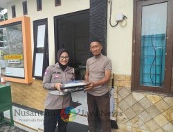 Wujud Kepedulian di bulan Ramadan, Satlantas Polres Gresik Berbagi Takjil kepada Masyarakat