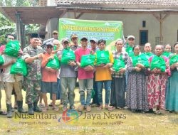 Perhutani KPH Bondowoso Bagikan 1.081 Paket Sembako untuk Pekerja Tebangan dan Penyadap Getah
